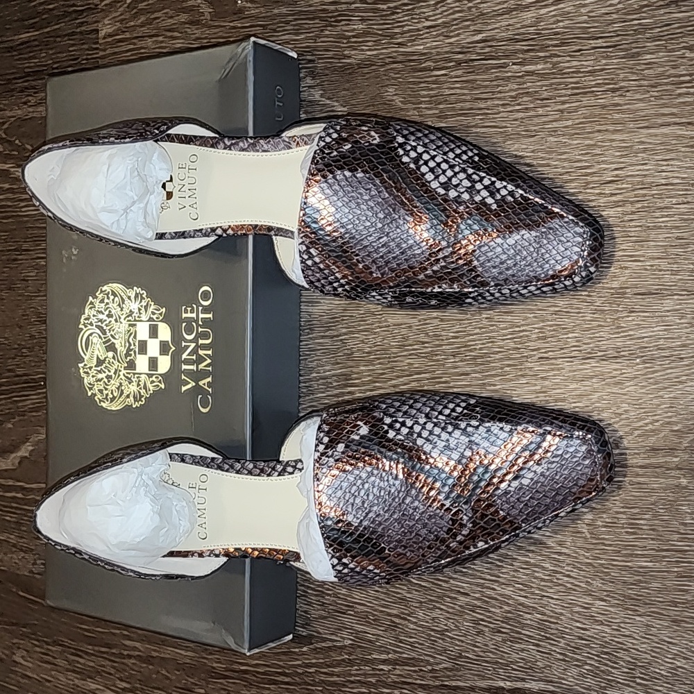 NEW Vince Camuto flats
